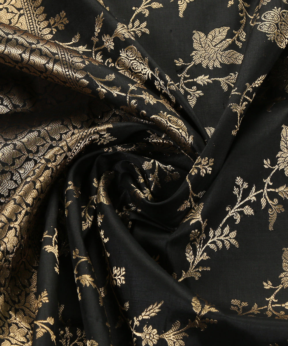 Handloom_Black_Pure_Katan_Silk_Kadhwa_Jangla_Banarasi_Dupatta_WeaverStory_05