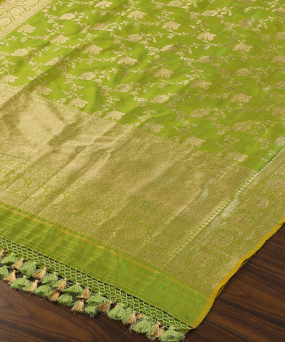 Handloom_Green_Pure_Katan_Silk_Banarasi_Dupatta_With_Kadhwa_Jaal_WeaverStory_03
