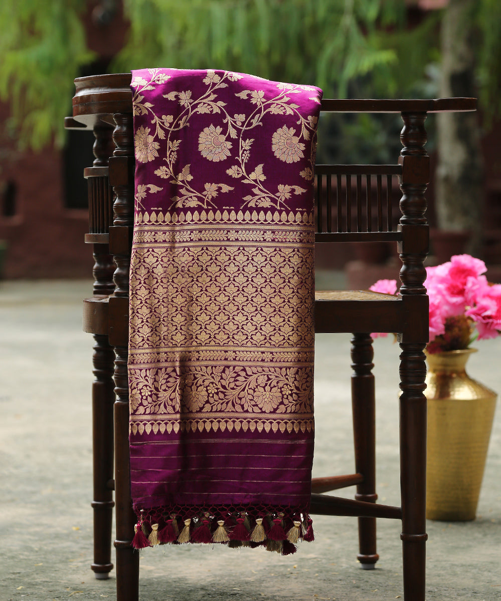 Purple_Handloom_Kadhwa_Jangla_Pure_Katan_Silk_Banarasi_Dupatta_WeaverStory_01