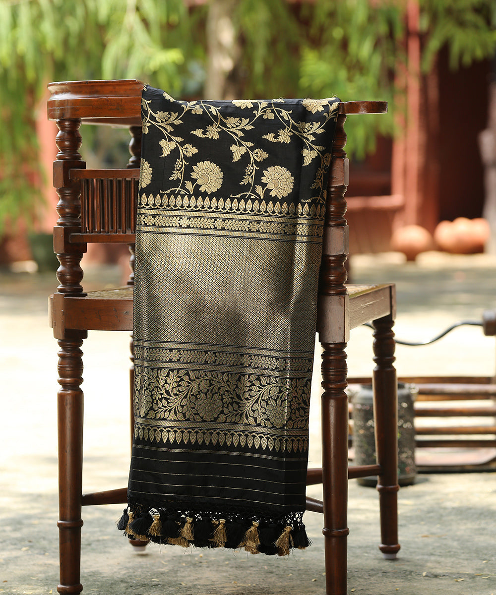 Black_Handloom_Pure_Katan_Silk_Kadhwa_Jangla_Banarasi_Dupatta_WeaverStory_01
