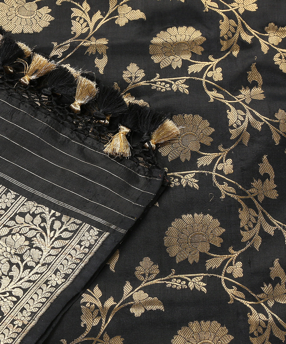 Black_Handloom_Pure_Katan_Silk_Kadhwa_Jangla_Banarasi_Dupatta_WeaverStory_04