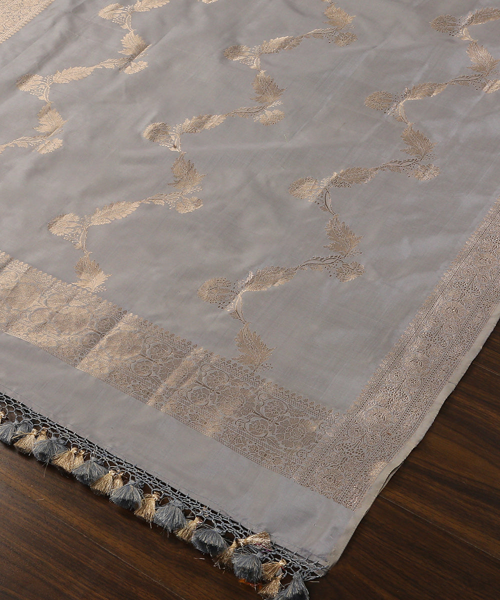 Grey_Handloom_Pure_Katan_Silk_Banarasi_Dupatta_With_Kadhwa_Jaal_WeaverStory_03