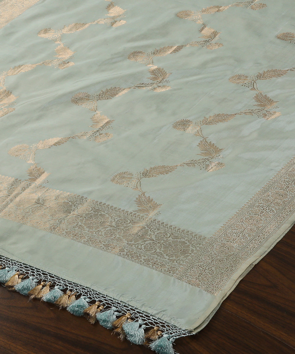 Handloom_Powder_Blue_And_Beige_Kadhwa_Jangla_Banarasi_Dupatta_WeaverStory_03
