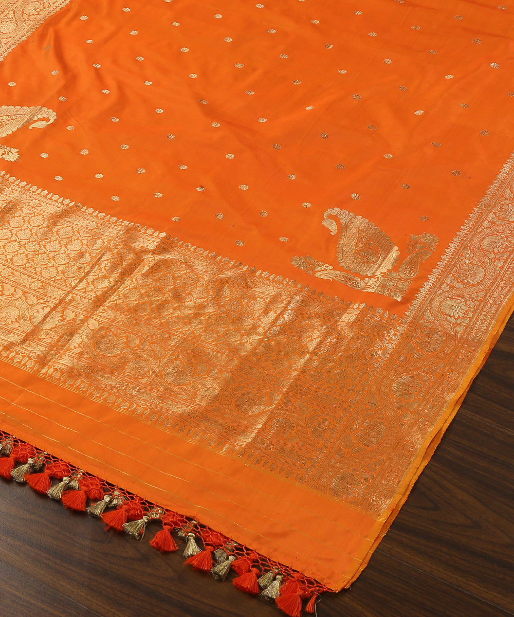 Handloom_Orange_Pure_Katan_Silk_Banarasi_Dupatta_With_Kadhwa_Booti_WeaverStory_03