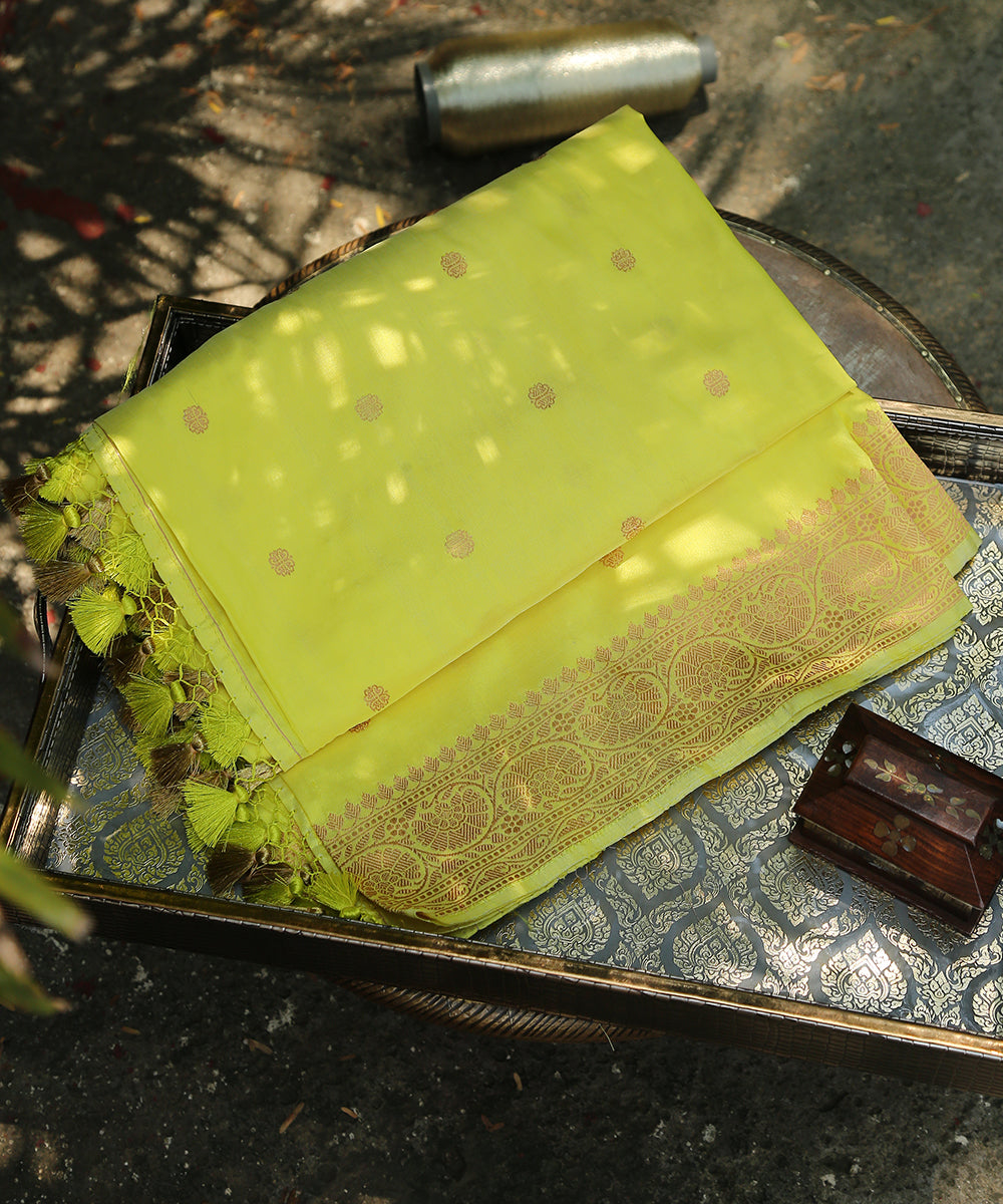 Yellow_Handloom_Pure_Katan_Silk_Kadhwa_Booti_Banarasi_Dupatta_WeaverStory_01