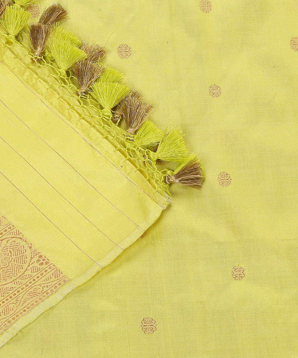 Yellow_Handloom_Pure_Katan_Silk_Kadhwa_Booti_Banarasi_Dupatta_WeaverStory_04