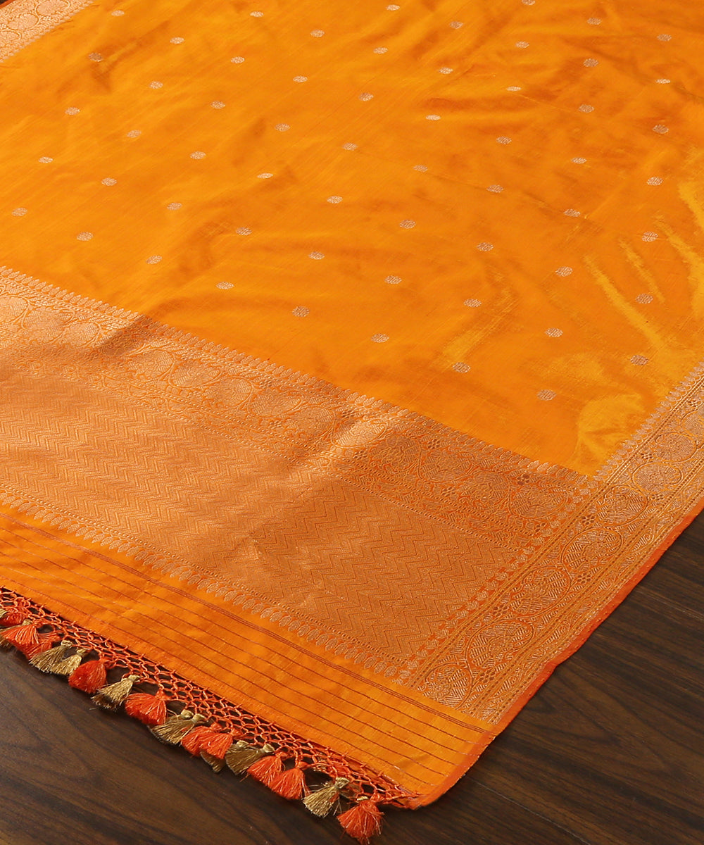 Handloom_Orange_Kadhwa_Booti_Pure_Katan_Silk_Banarasi_Dupatta_WeaverStory_03