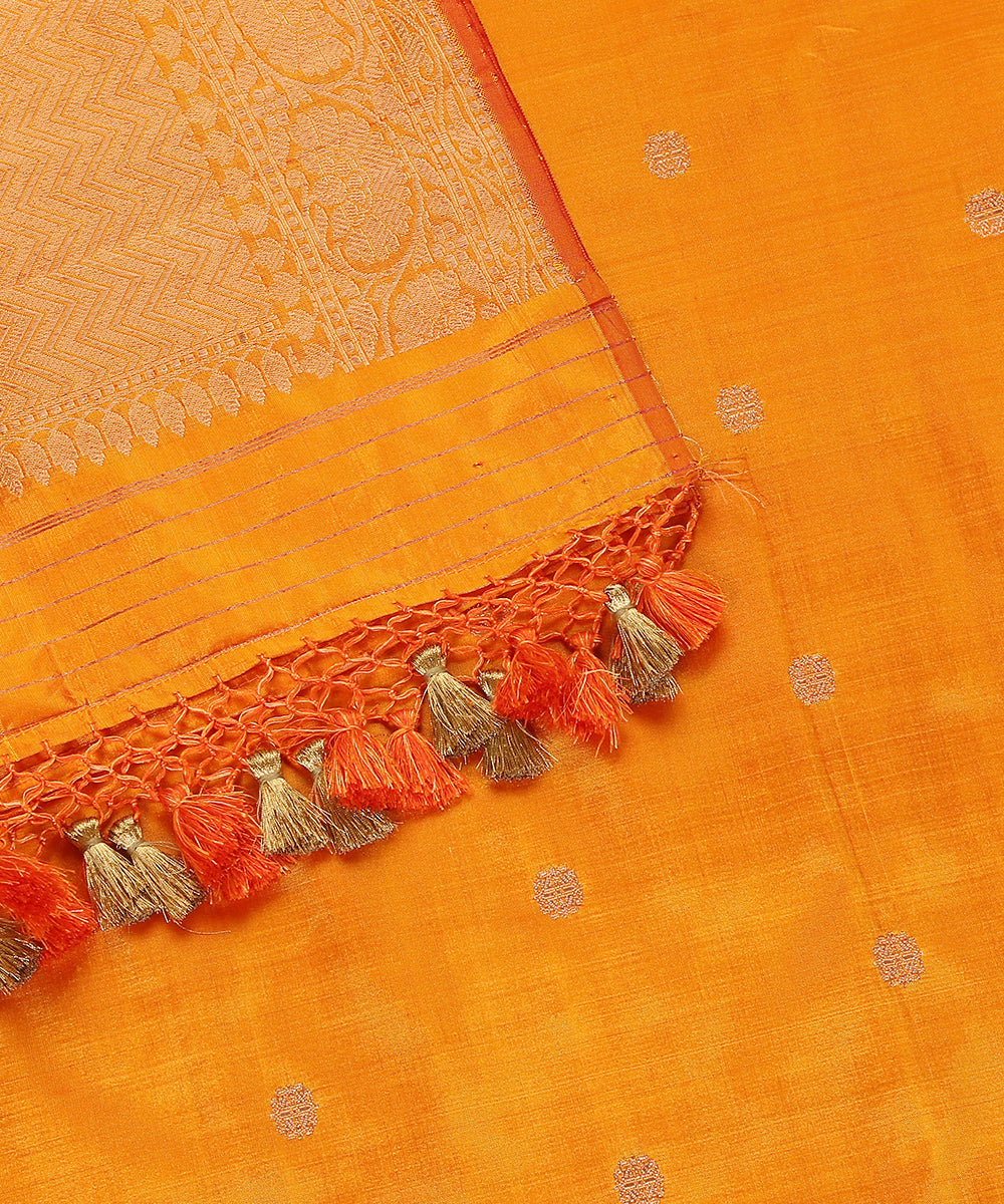 Handloom_Orange_Kadhwa_Booti_Pure_Katan_Silk_Banarasi_Dupatta_WeaverStory_04