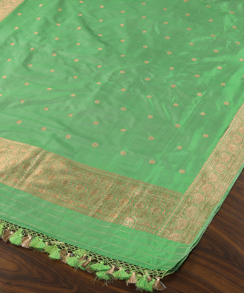 Handloom_Green_Pure_Katan_Silk_Banarasi_Dupatta_With_Kadhwa_Booti_WeaverStory_03
