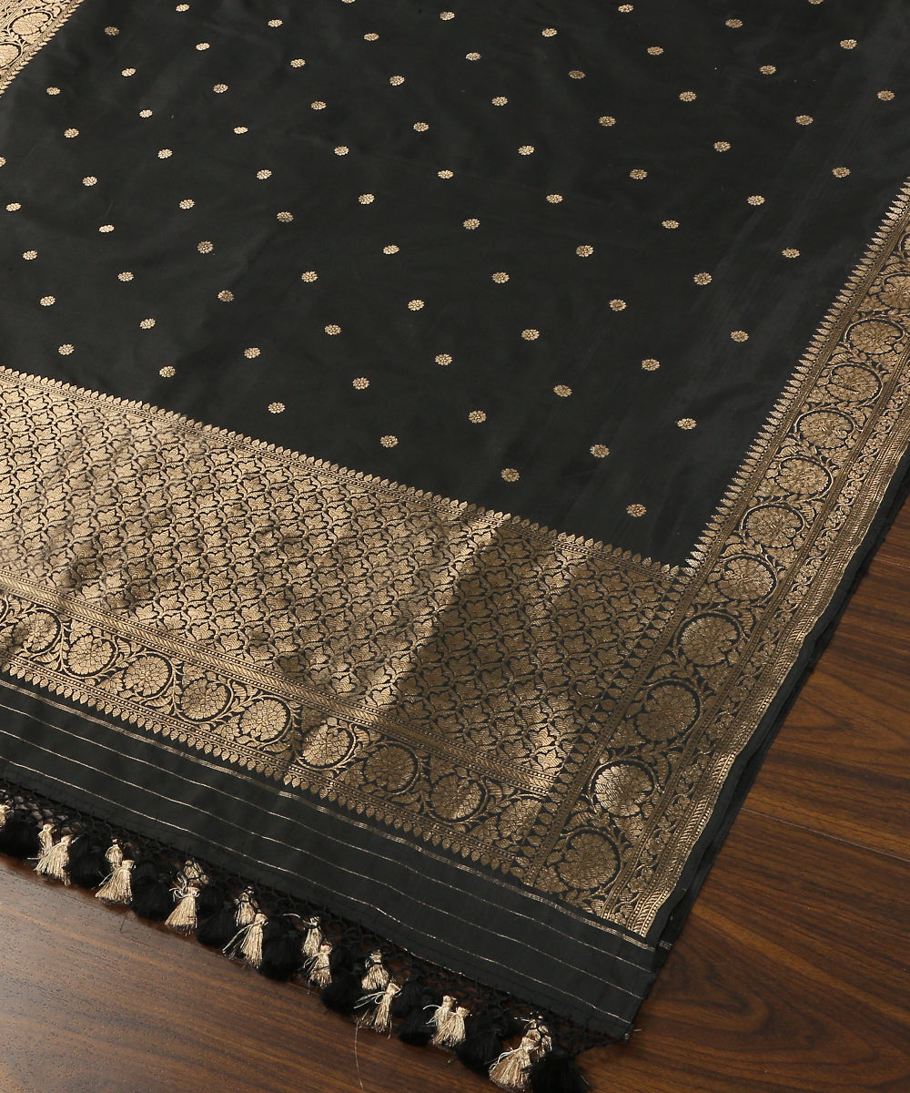 Black_Handloom_Pure_Katan_Silk_Banarasi_Dupatta_With_Kadhwa_Booti_WeaverStory_03