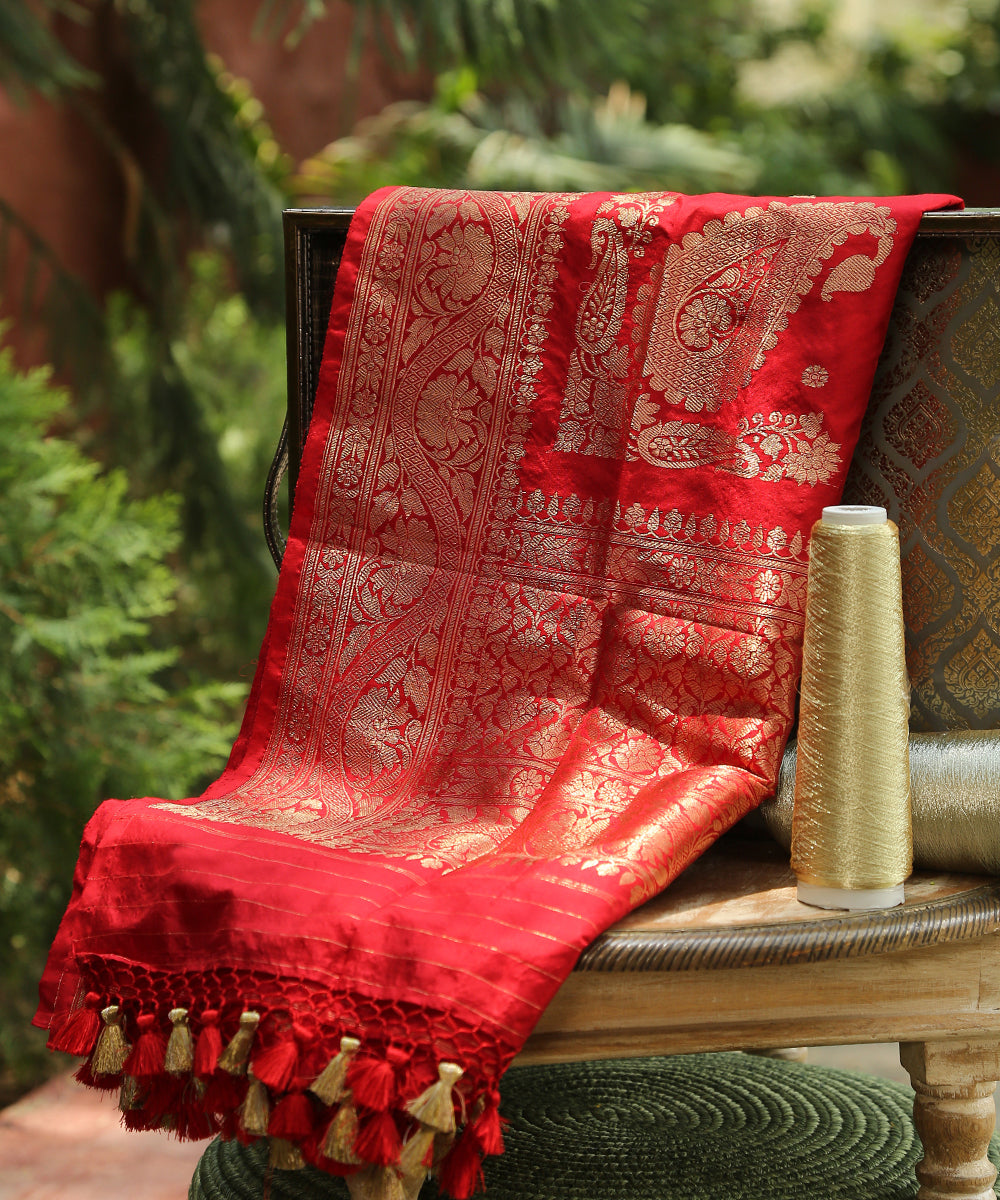 Handloom_Red_Kadhwa_Booti_Pure_Katan_Silk_Banarasi_Dupatta_WeaverStory_01