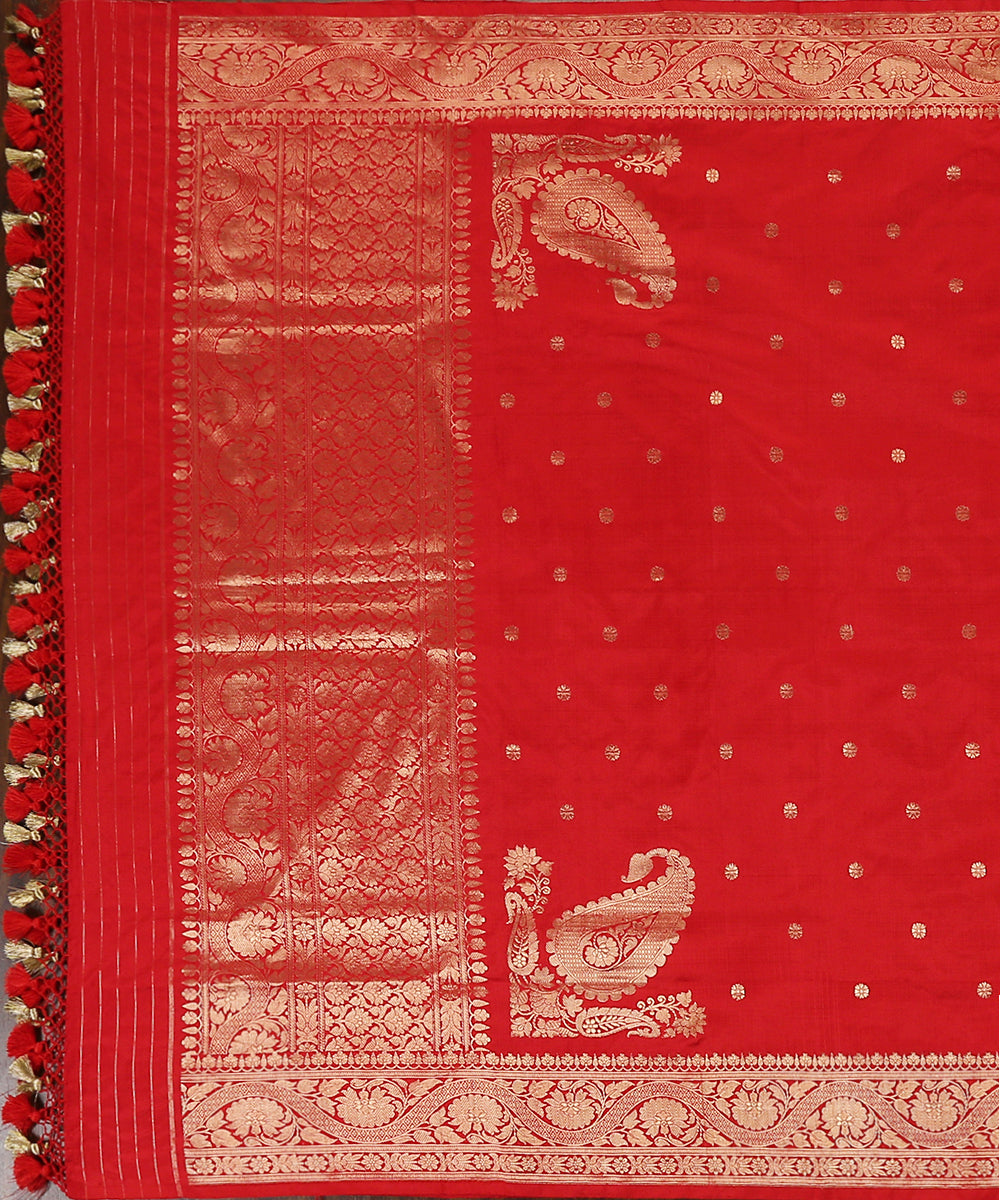 Handloom_Red_Kadhwa_Booti_Pure_Katan_Silk_Banarasi_Dupatta_WeaverStory_02
