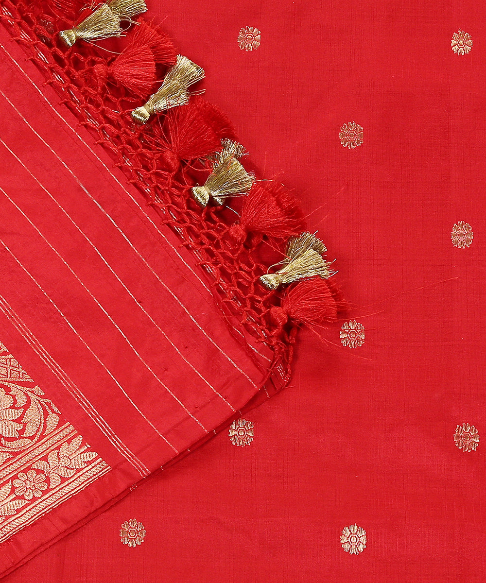 Handloom_Red_Kadhwa_Booti_Pure_Katan_Silk_Banarasi_Dupatta_WeaverStory_04