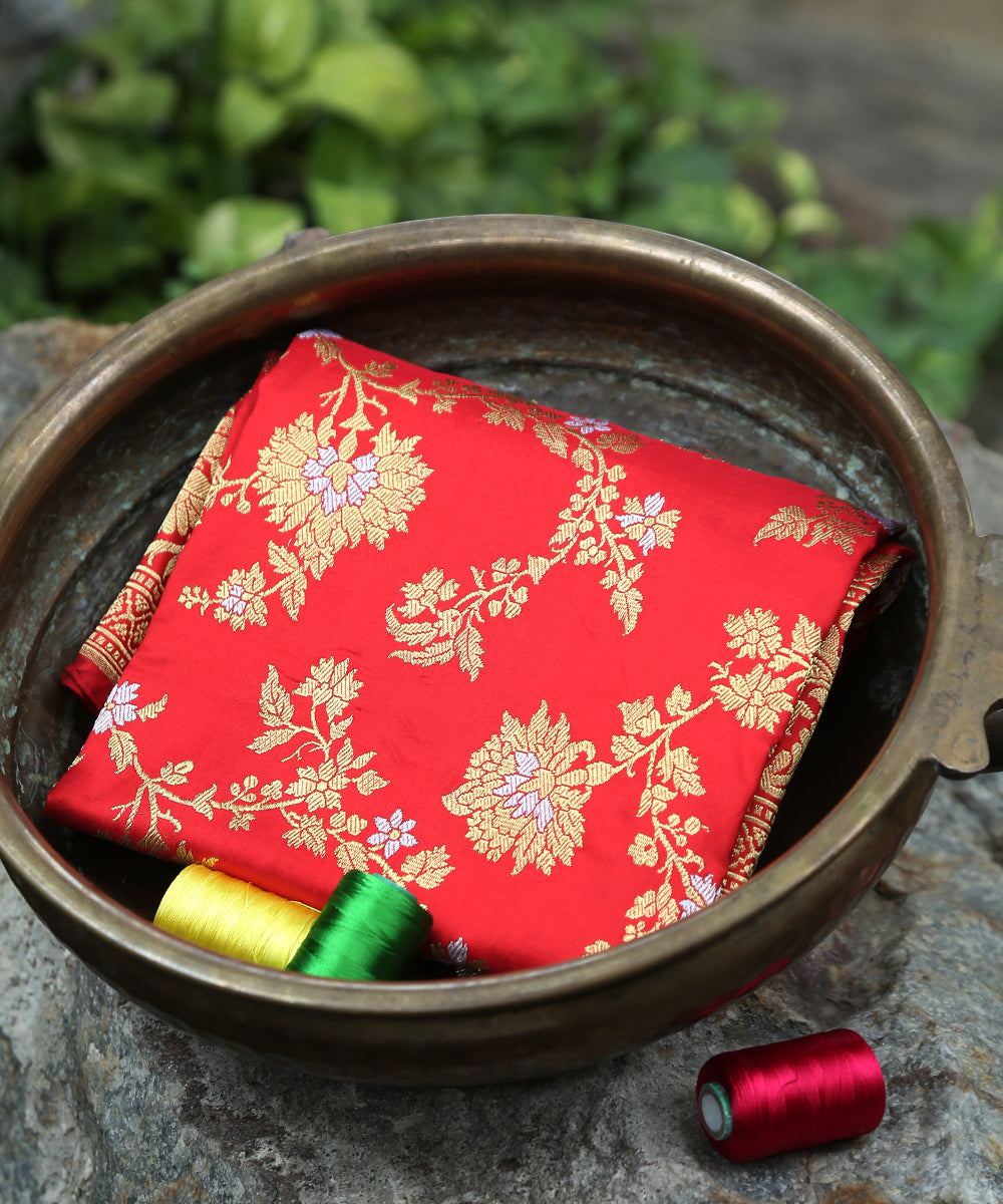 Handloom_Red_Pure_Katan_Silk_Sona_Rupa_Banarasi_Dupatta_With_Floral_Bel_WeaverStory_01
