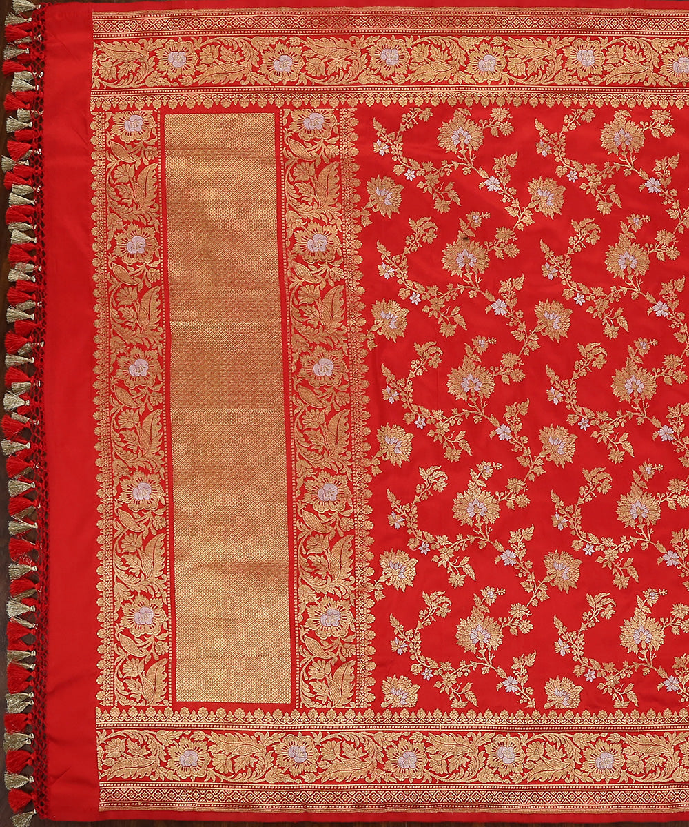Handloom_Red_Pure_Katan_Silk_Sona_Rupa_Banarasi_Dupatta_With_Floral_Bel_WeaverStory_02