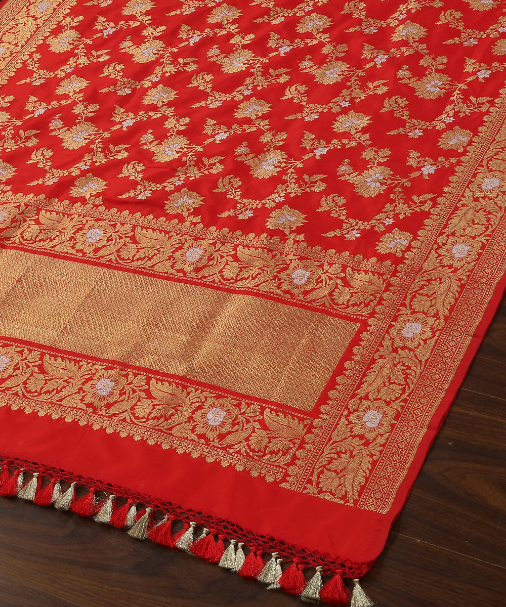 Handloom_Red_Pure_Katan_Silk_Sona_Rupa_Banarasi_Dupatta_With_Floral_Bel_WeaverStory_03