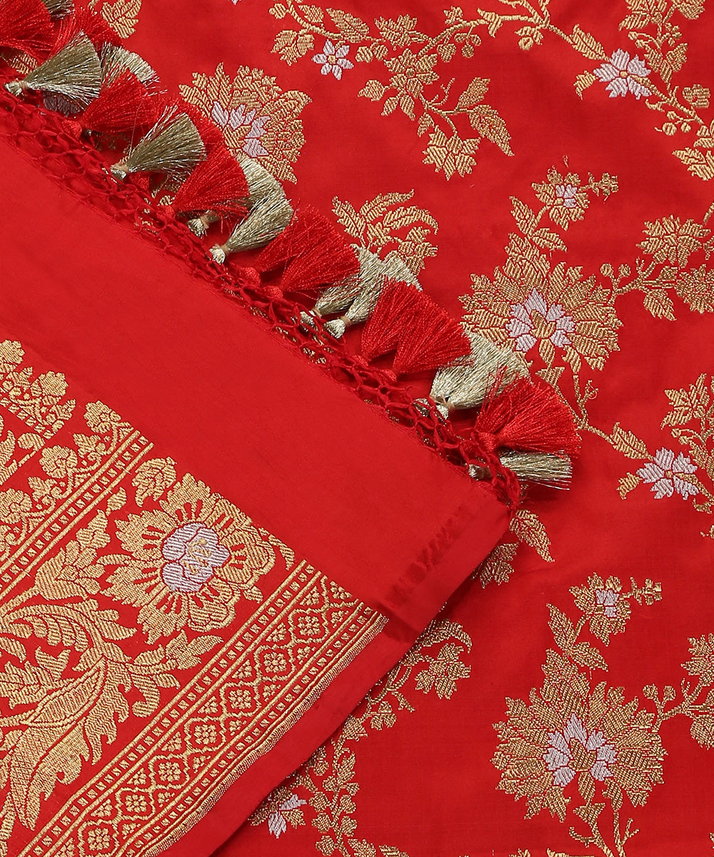 Handloom_Red_Pure_Katan_Silk_Sona_Rupa_Banarasi_Dupatta_With_Floral_Bel_WeaverStory_04