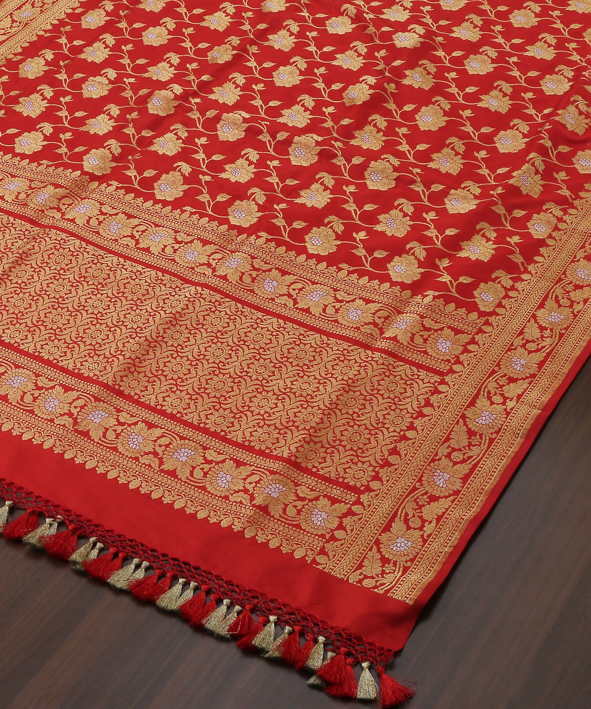 Handloom_Red_Pure_Katan_Silk_Banarasi_Dupatta_With_Sona_Rupa_Jaal_WeaverStory_03