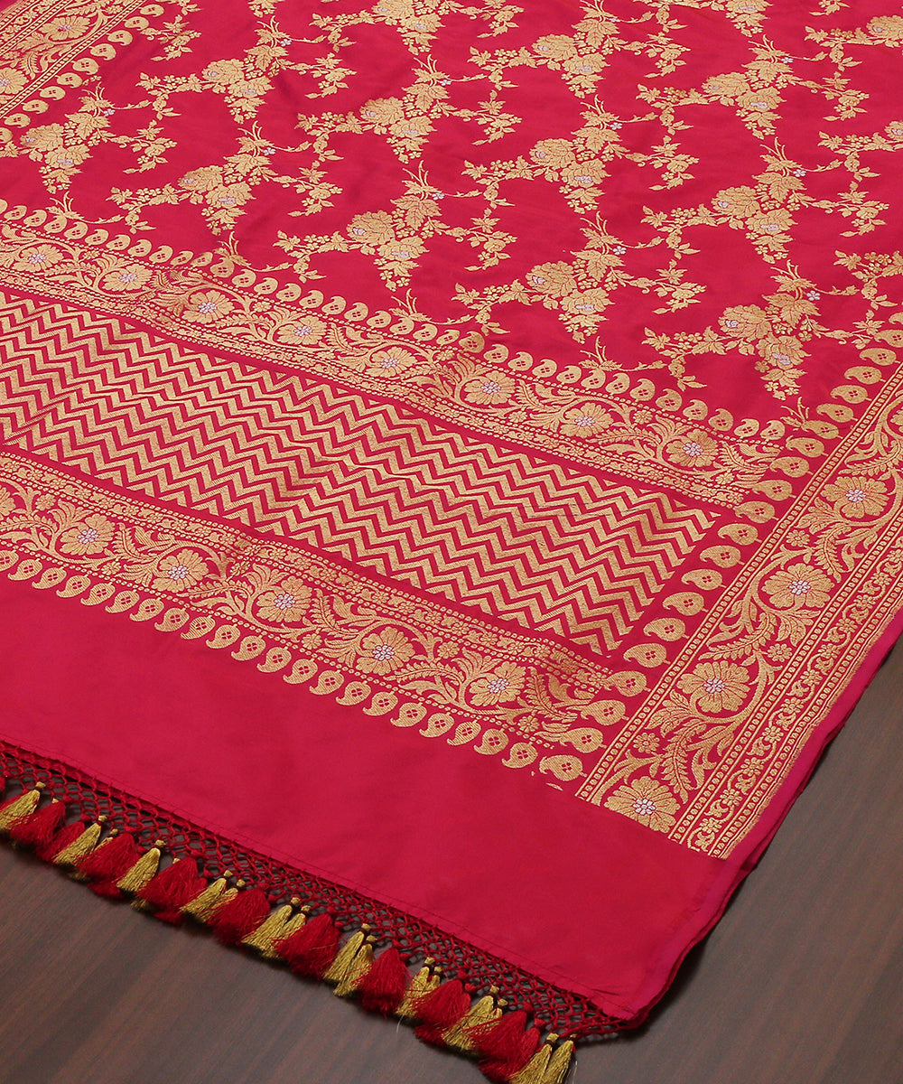 Handloom_Hot_Pink_Sona_Rupa_Pure_Katan_Silk_Banarasi_Dupatta_With_Kadhwa_Weave_WeaverStory_03