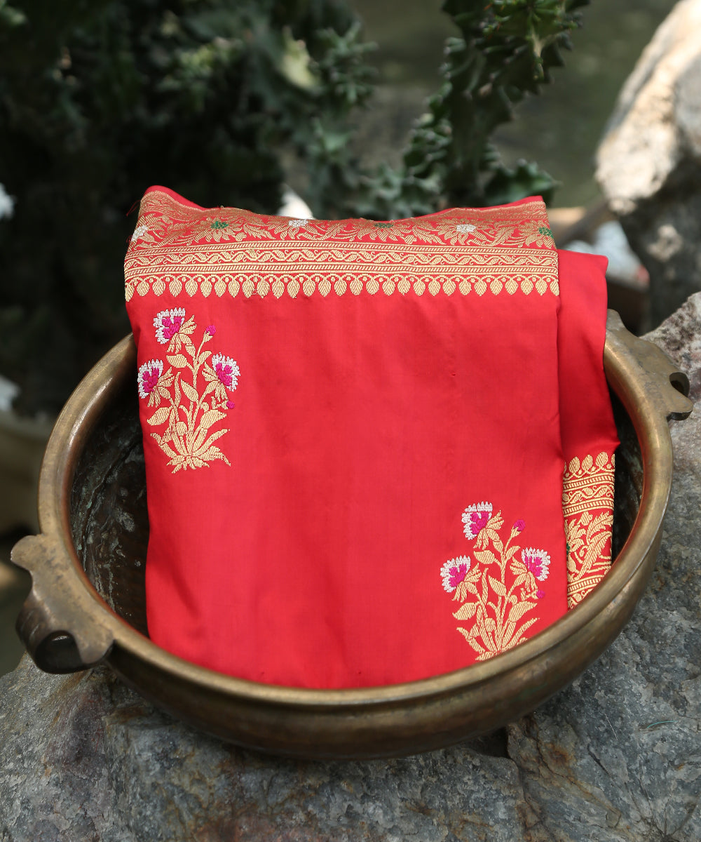Handloom_Pink_And_Red_Dual_Tone_Kadhwa_Mughal_Boota_Banarasi_Dupatta_WeaverStory_01