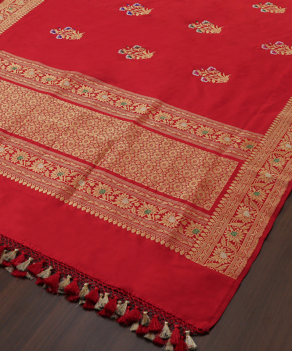 Handloom_Pink_And_Red_Dual_Tone_Pure_Katan_Silk_Banarasi_Dupatta_With_Kadhwa_Mughal_Boota_WeaverStory_03