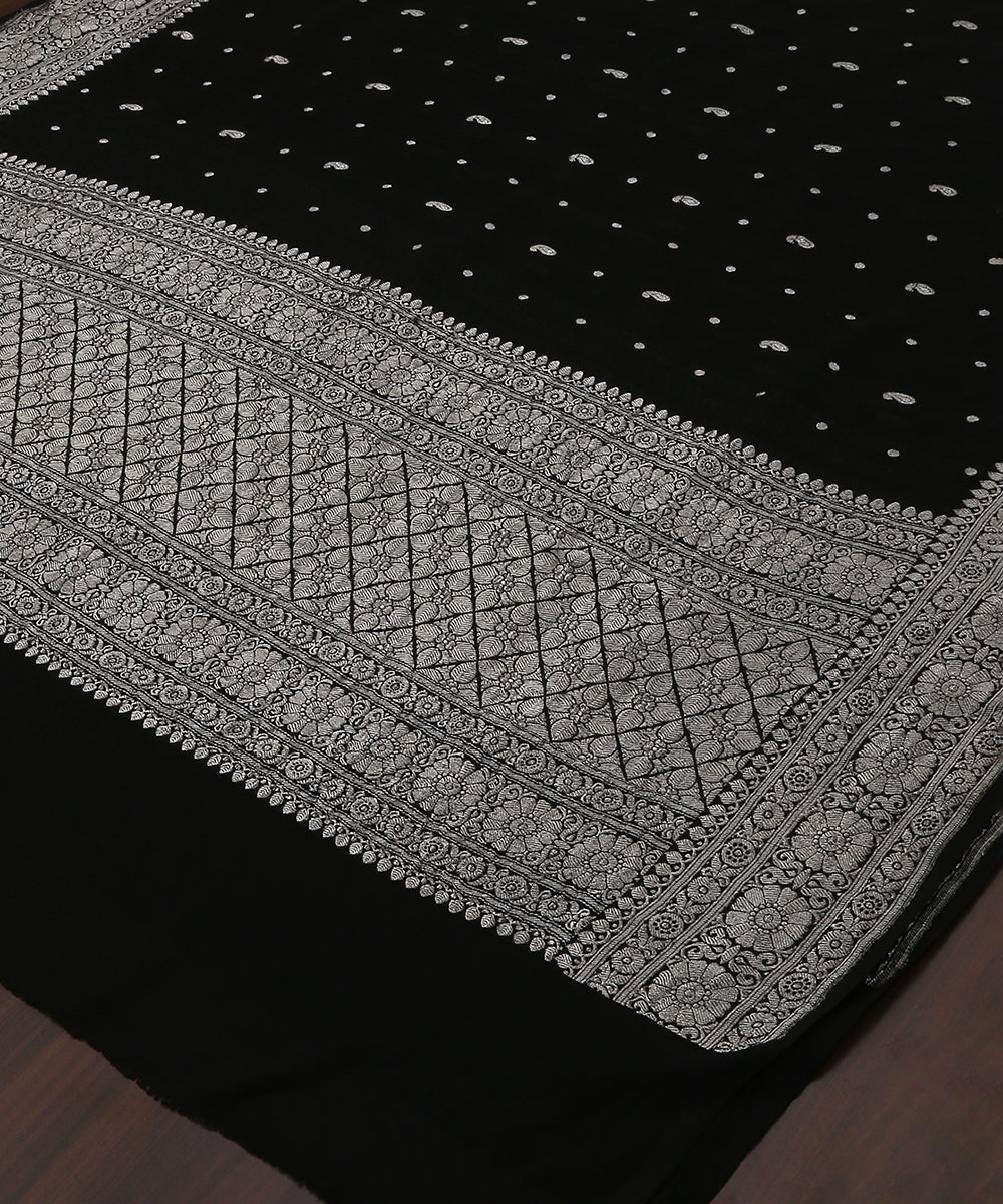 Handloom_Black_Georgette_Banarasi_Dupatta_With_Paisley_Booti_And_Kadhwa_Border_WeaverStory_03