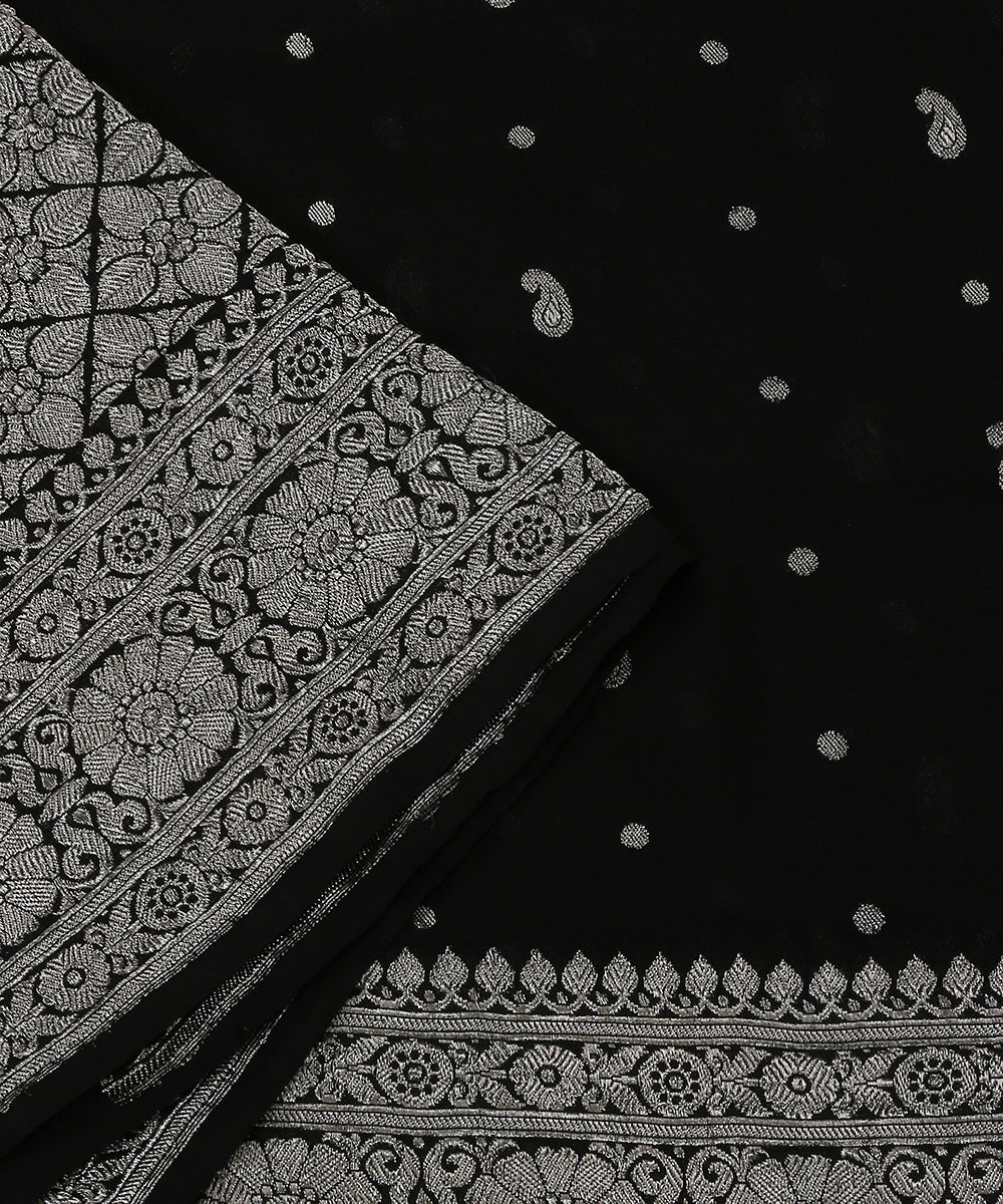 Handloom_Black_Georgette_Banarasi_Dupatta_With_Paisley_Booti_And_Kadhwa_Border_WeaverStory_04