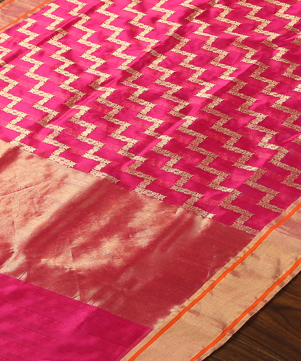 Handloom_Magenta_Pure_Chanderi_Silk_Dupatta_With_All_Over_Zari_Jaal_WeaverStory_03