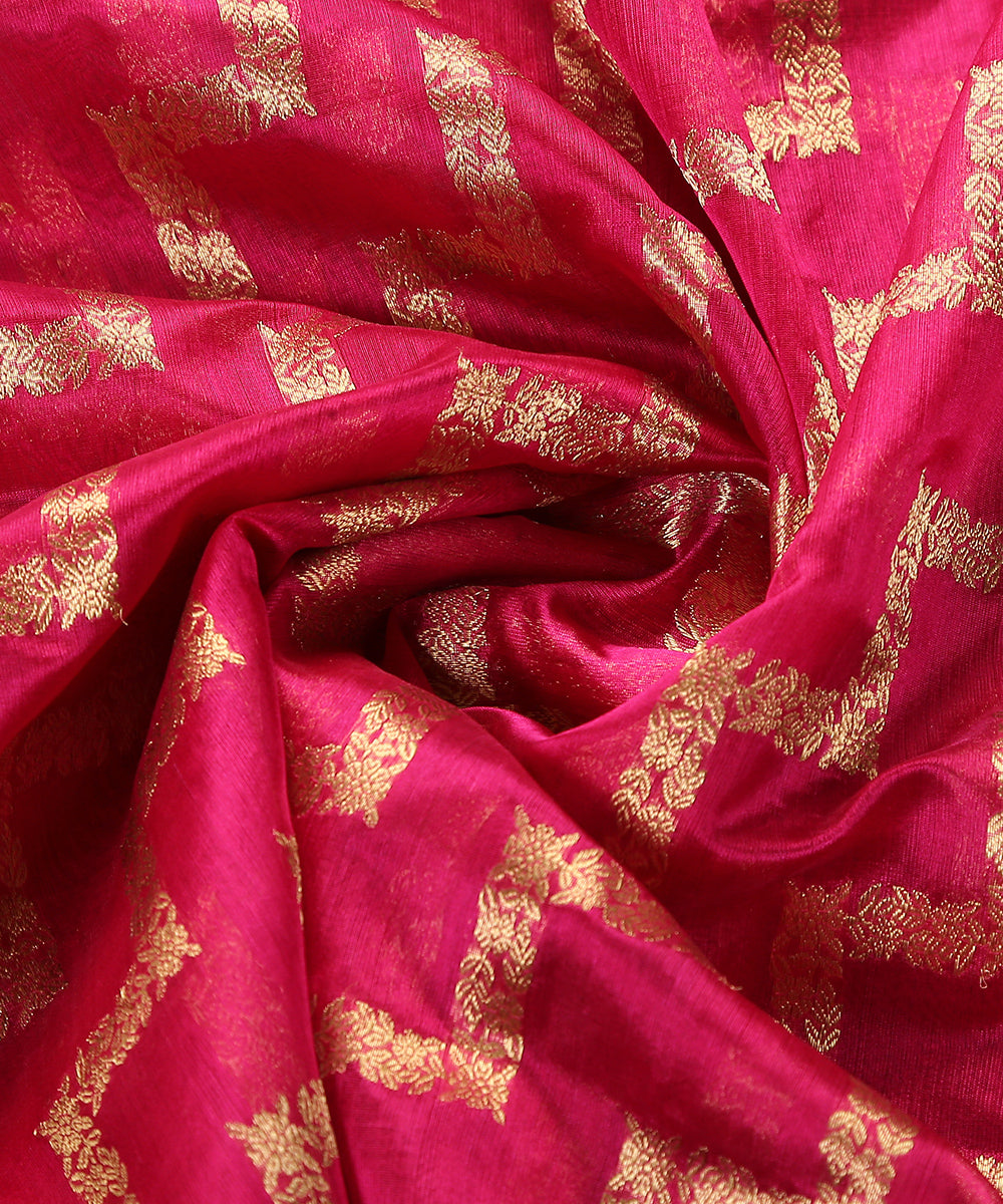 Handloom_Magenta_Pure_Chanderi_Silk_Dupatta_With_All_Over_Zari_Jaal_WeaverStory_05
