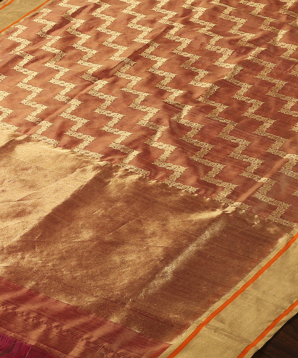 Handloom_Brown_And_Pink_Dual_Tone_Pure_Chanderi_Silk_Dupatta_With_All_Over_Zari_Jaal_WeaverStory_03