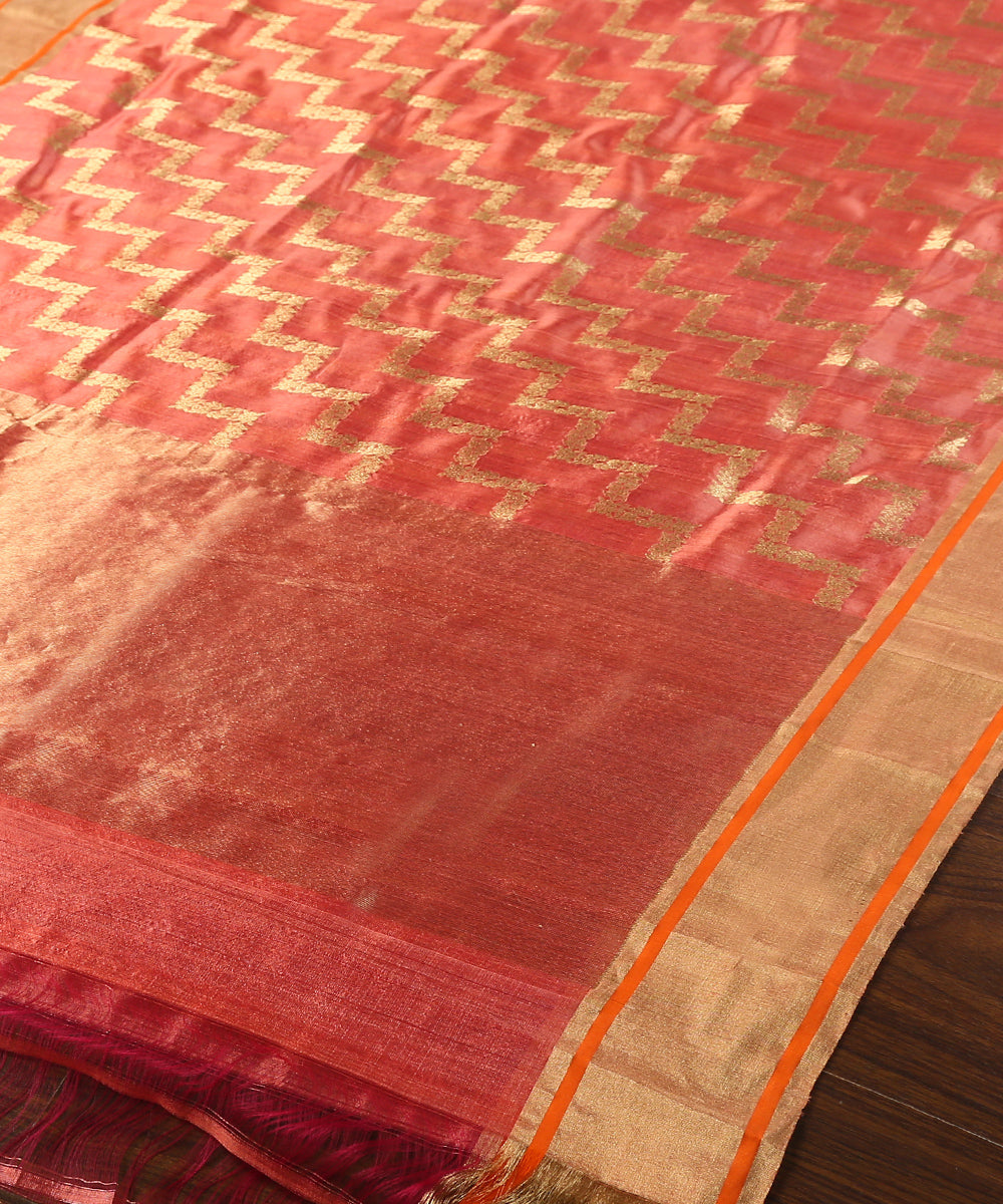 Pink_Dual_Tone_Handloom_Pure_Chanderi_Silk_Dupatta_With_All_Over_Zari_Jaal_WeaverStory_03