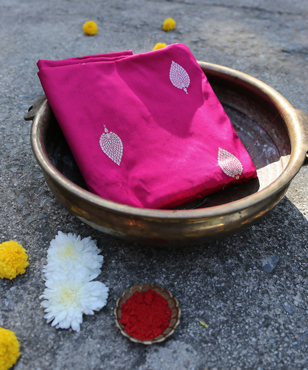 Handloom_Berry_Pink_Pure_Katan_Silk_Banarasi_Dupatta_With_Kadhwa_Booti_WeaverStory_01
