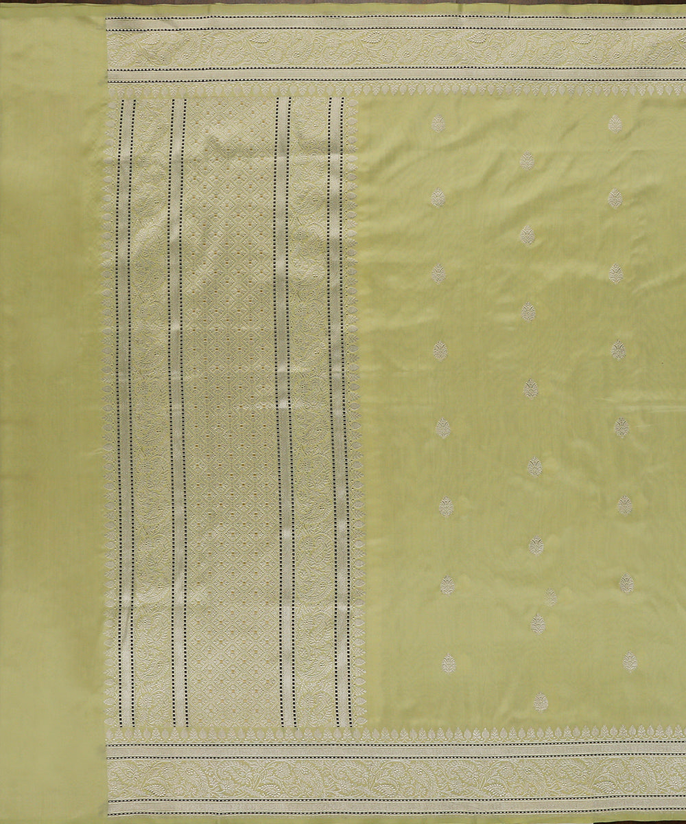 Handloom_Light_Green_Pure_Katan_Silk_Banarasi_Dupatta_With_Zari_Booti_WeaverStory_02