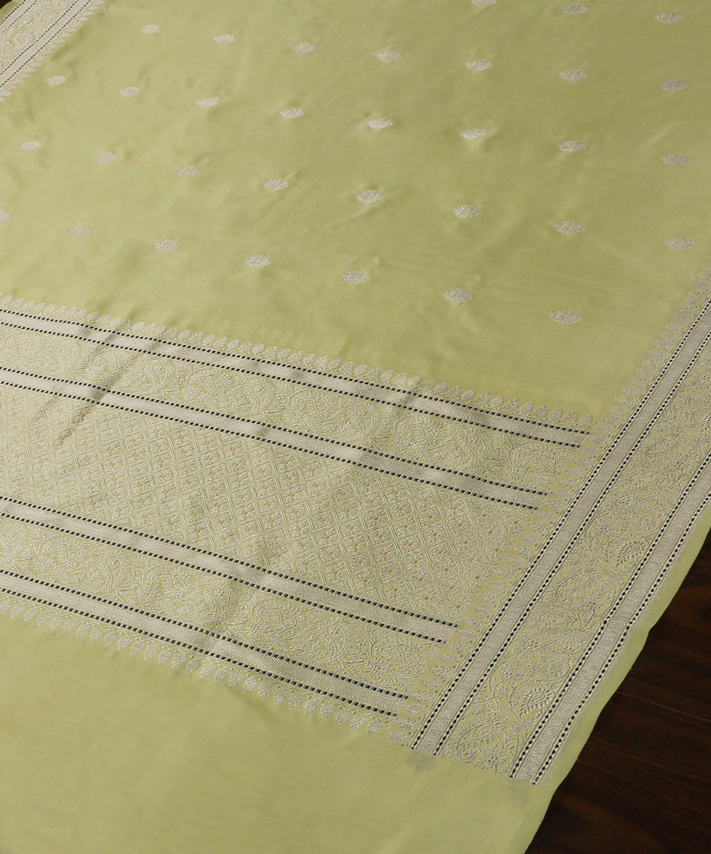 Handloom_Light_Green_Pure_Katan_Silk_Banarasi_Dupatta_With_Zari_Booti_WeaverStory_03