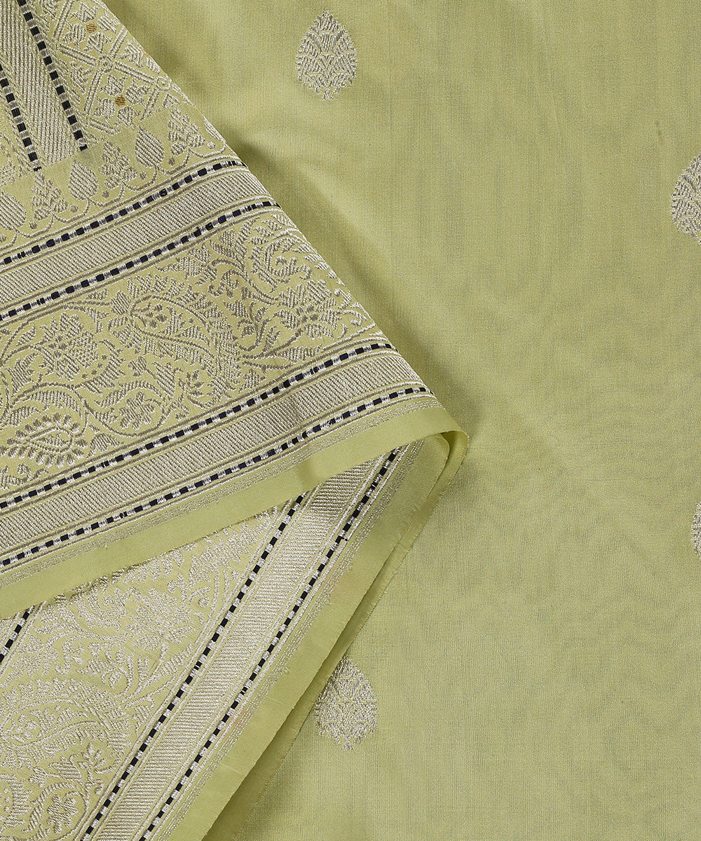 Handloom_Light_Green_Pure_Katan_Silk_Banarasi_Dupatta_With_Zari_Booti_WeaverStory_04