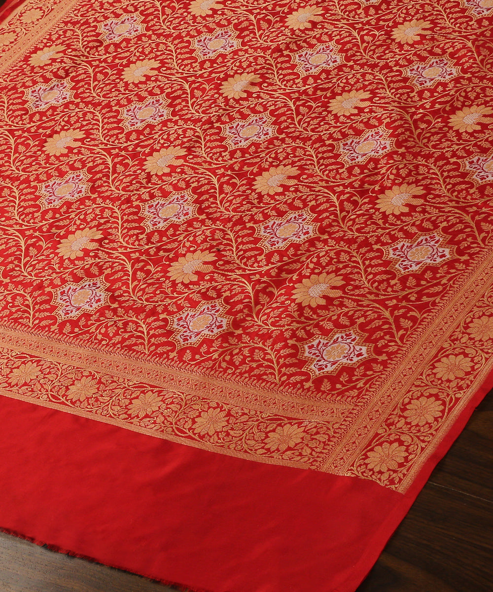 Handloom_Red_Pure_Katan_Silk_Brocade_Banarasi_Dupatta_With_Over_All_Jaal_WeaverStory_03