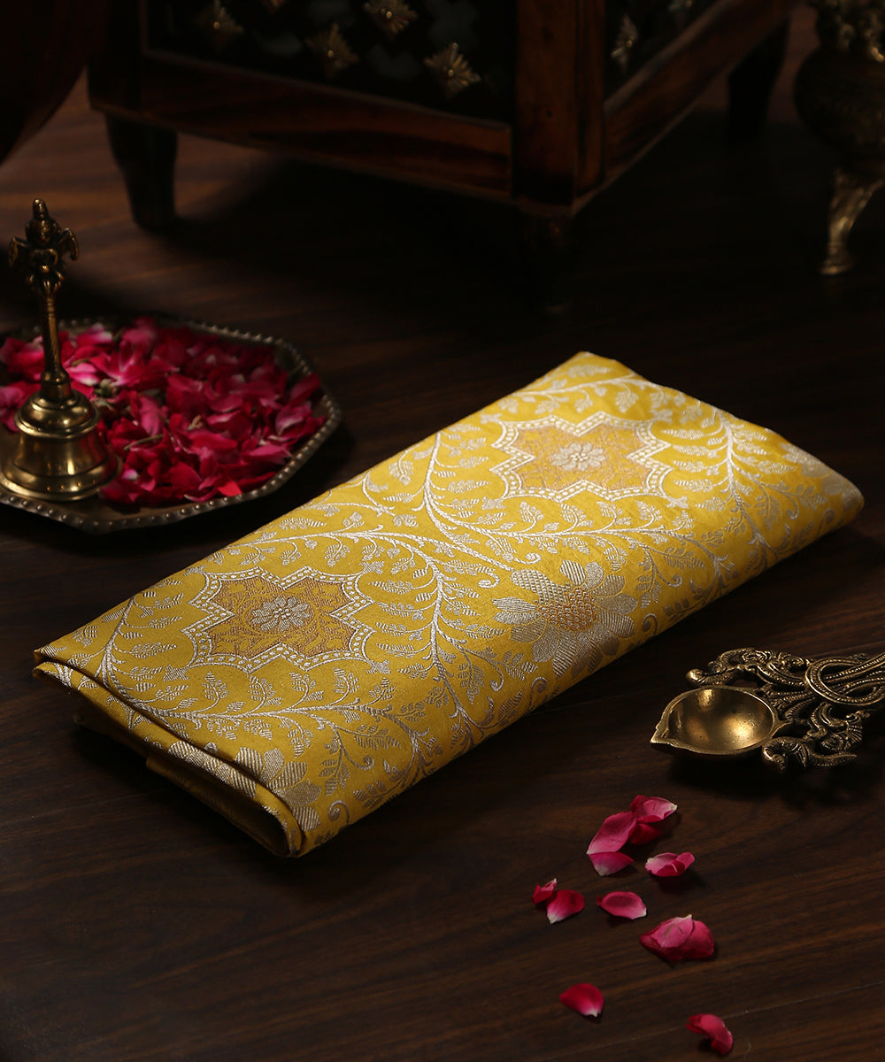 Yellow_Handloom_Pure_Katan_Silk_Brocade_Banarasi_Dupatta_With_Zari_Jaal_WeaverStory_01