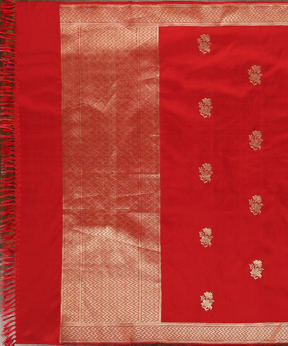 Handloom_Red_Pure_Katan_Silk_Banarasi_Dupatta_With_Kadhwa_Booti_WeaverStory_02
