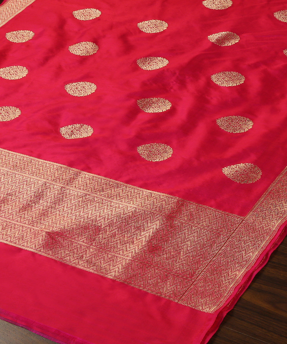 Hot_Pink_Handloom_Pure_Katan_Silk_Banarasi_Dupatta_With_Kadhwa_Booti_WeaverStory_03