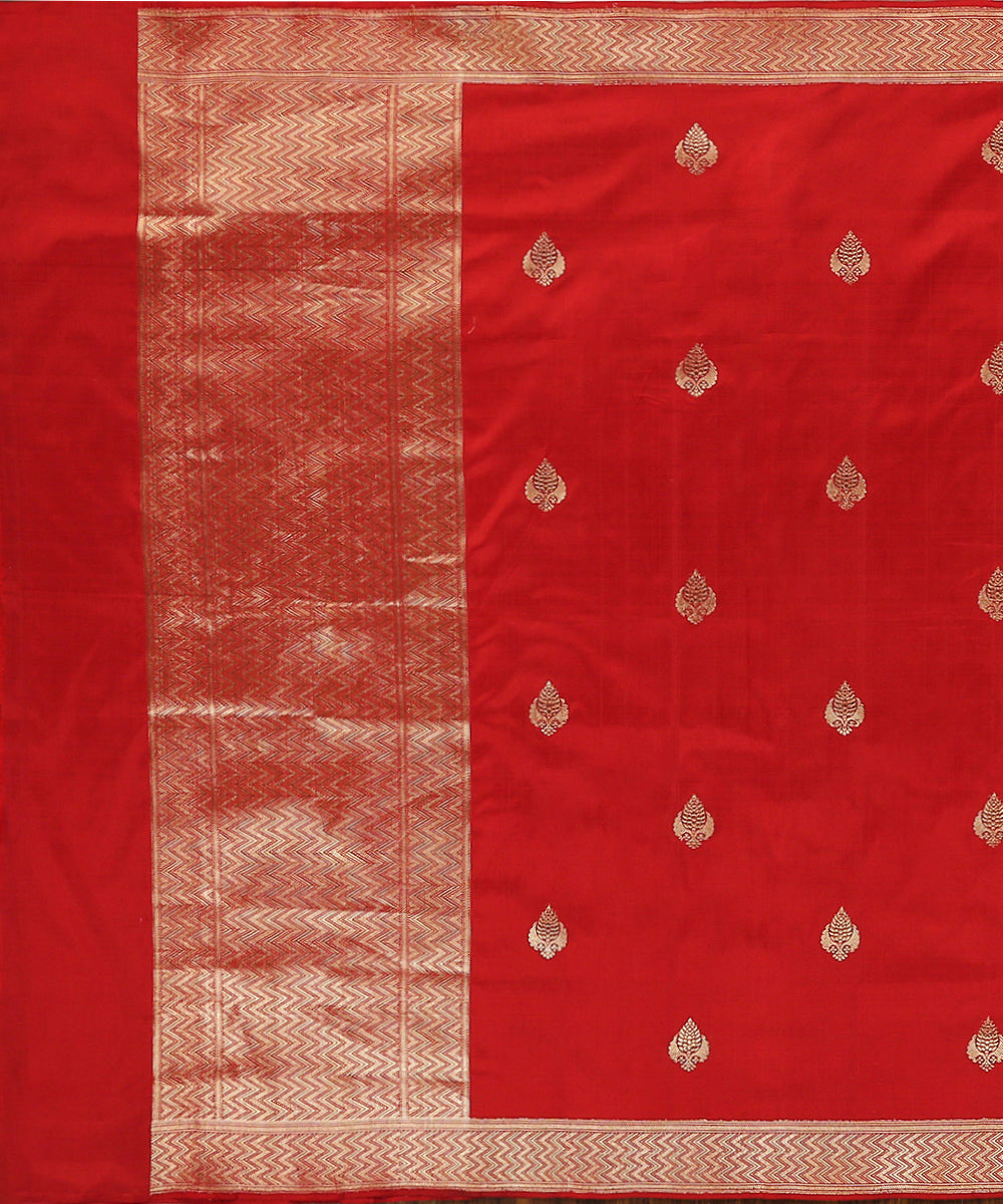 Handloom_Maroon_And_Black_Dual_Tone_Pure_Katan_Silk_Banarasi_Dupatta_WeaverStory_02