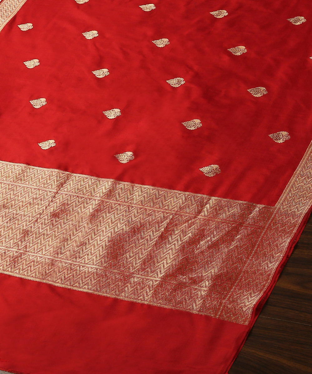 Handloom_Maroon_And_Black_Dual_Tone_Pure_Katan_Silk_Banarasi_Dupatta_WeaverStory_03