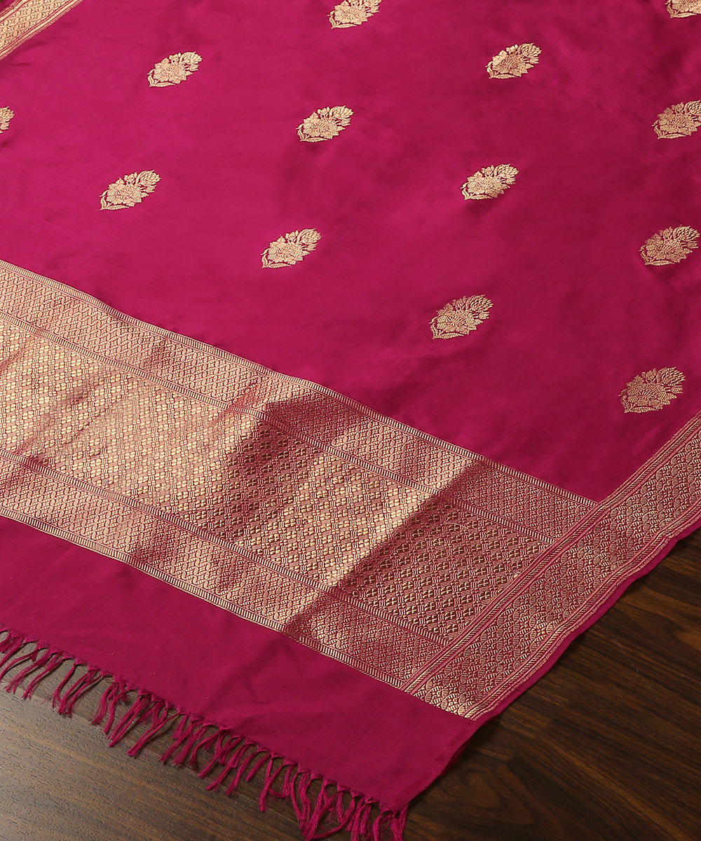 Purple_Handloom_Pure_Katan_Silk_Banarasi_Dupatta_With_Kadhwa_Booti_WeaverStory_03