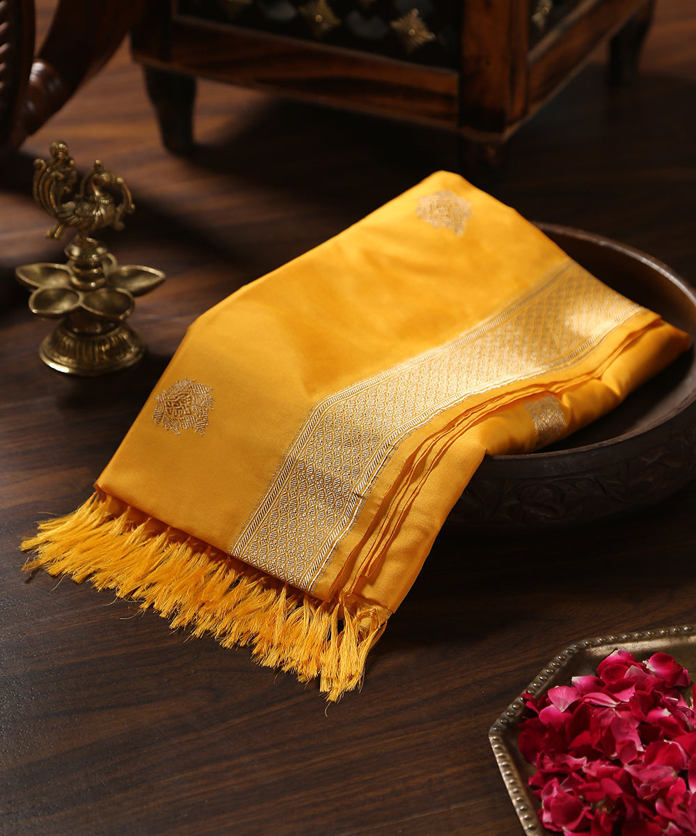 Yellow_Handloom_Pure_Katan_Silk_Bootidar_Banarasi_Dupatta_WeaverStory_01