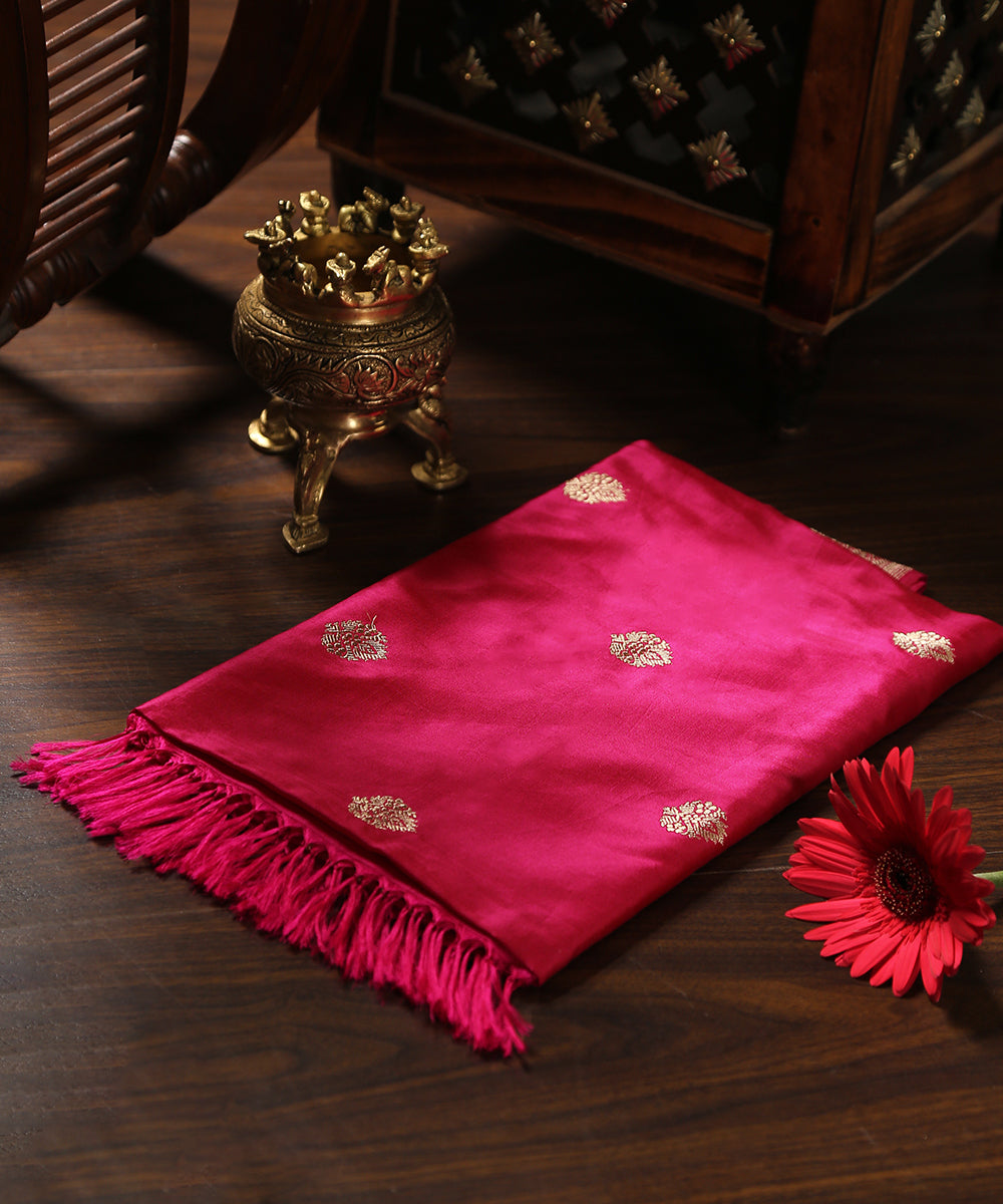 Handloom_Magenta_Pure_Katan_Silk_Banarasi_Dupatta_With_Zari_Booti_WeaverStory_01