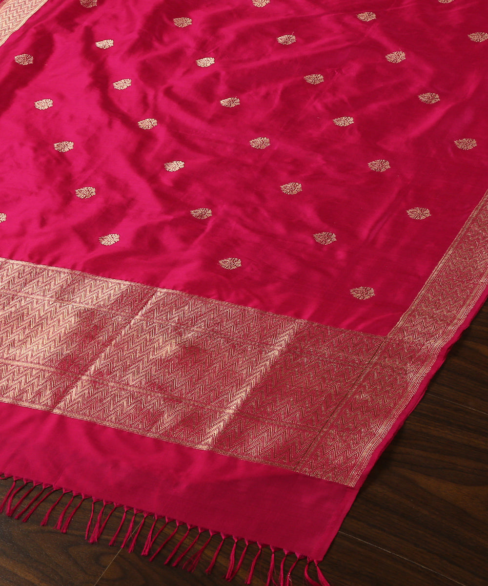 Handloom_Magenta_Pure_Katan_Silk_Banarasi_Dupatta_With_Zari_Booti_WeaverStory_03