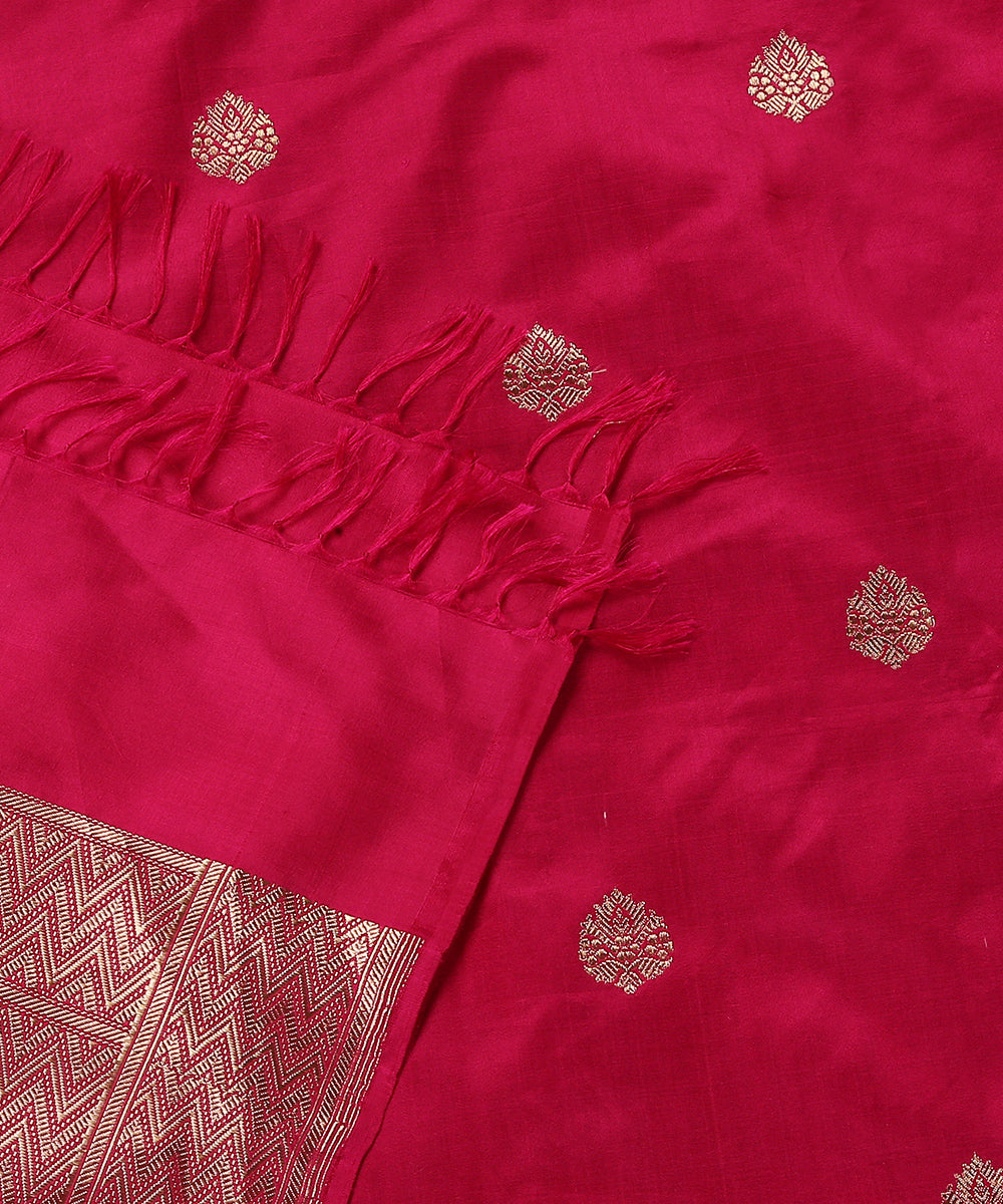 Handloom_Magenta_Pure_Katan_Silk_Banarasi_Dupatta_With_Zari_Booti_WeaverStory_04