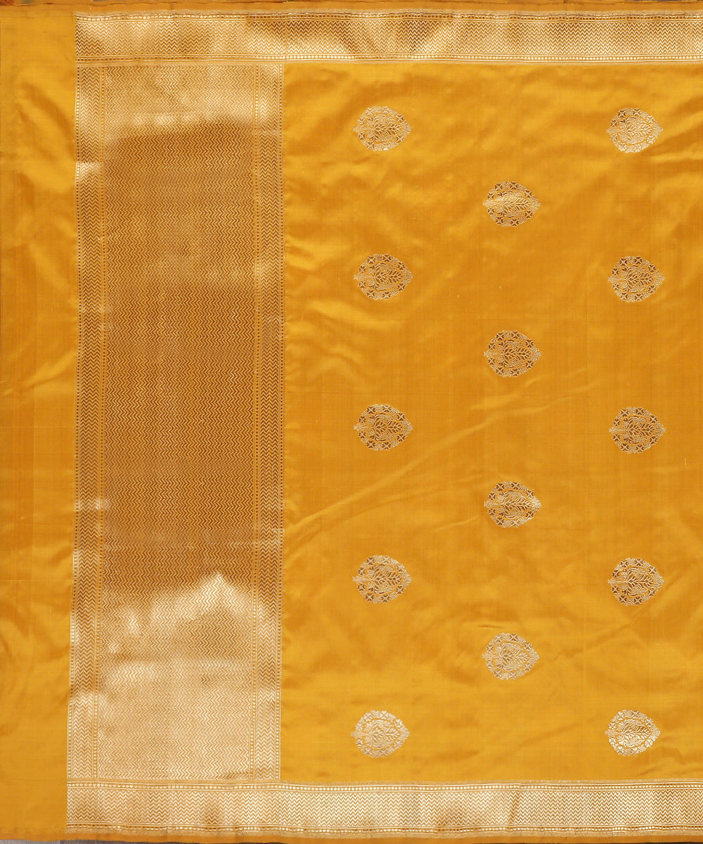 Mustrad_Gold_Handloom_Kadhwa_Booti_Pure_Katan_Silk_Dupatta_WeaverStory_02