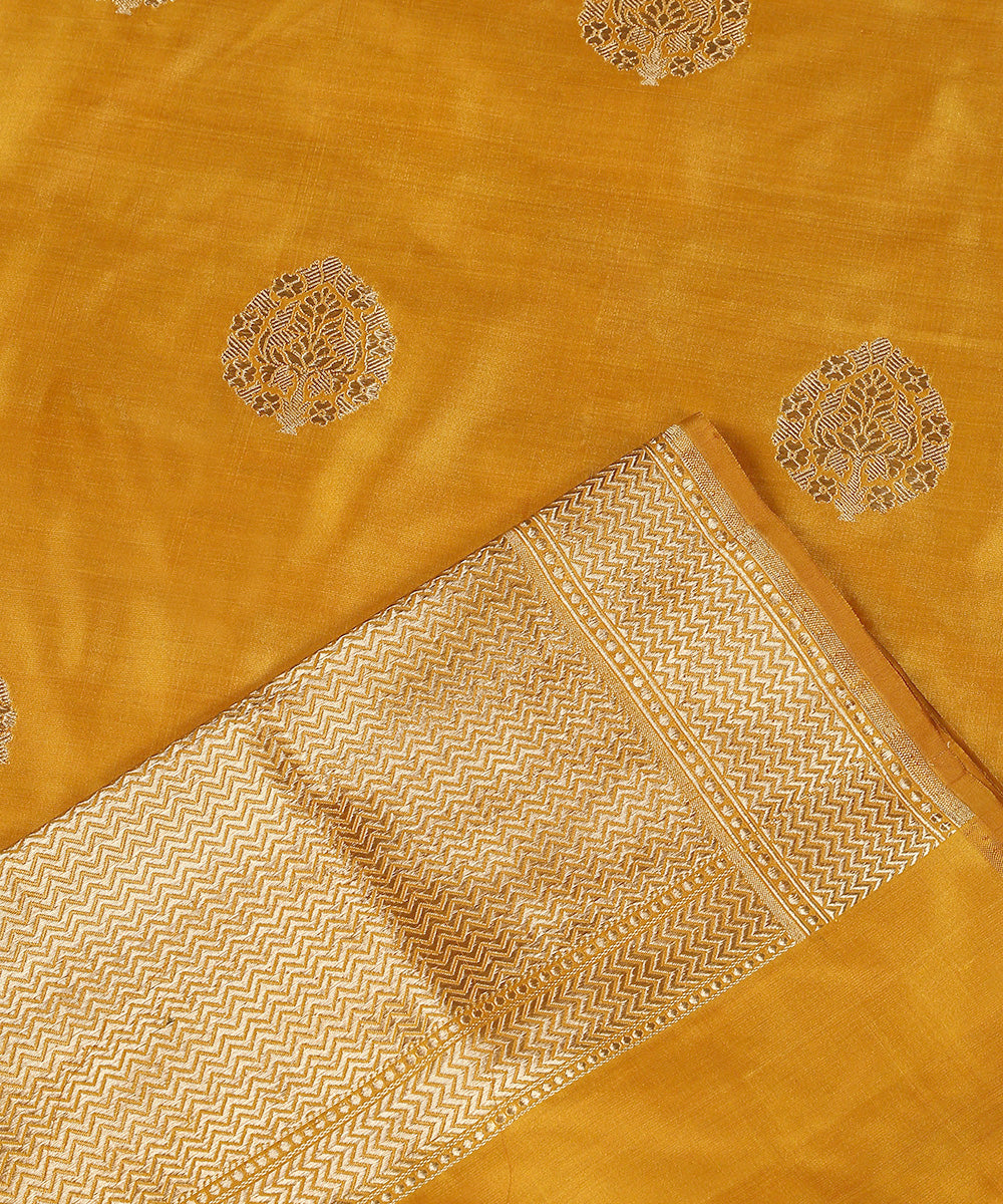 Mustrad_Gold_Handloom_Kadhwa_Booti_Pure_Katan_Silk_Dupatta_WeaverStory_04