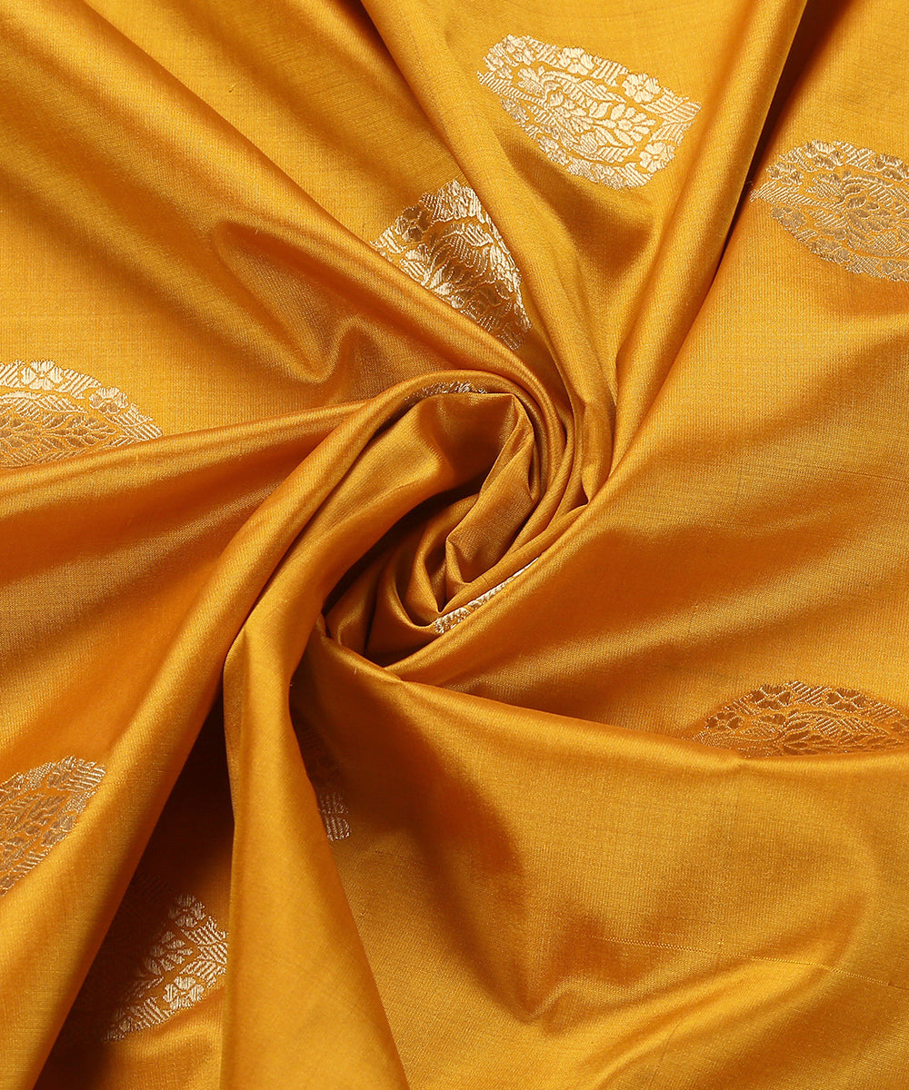 Mustrad_Gold_Handloom_Kadhwa_Booti_Pure_Katan_Silk_Dupatta_WeaverStory_05