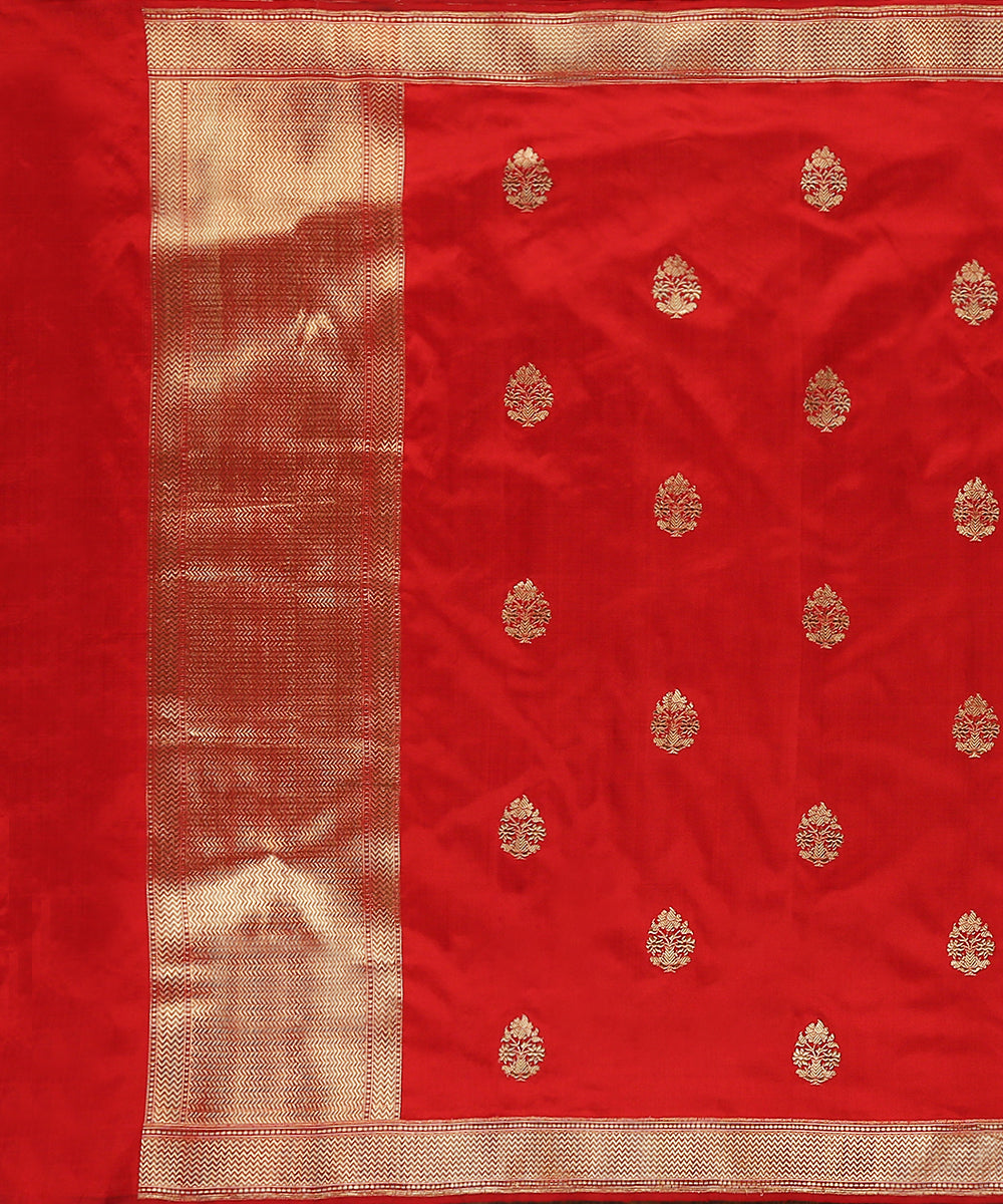 Handloom_Red_Pure_Katan_Silk_Banarasi_Dupatta_With_Kadhwa_Booti_WeaverStory_02